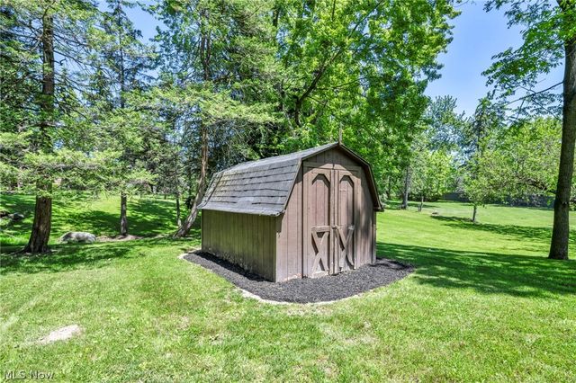 2834 W Wallings Road, Broadview Heights, OH 44147