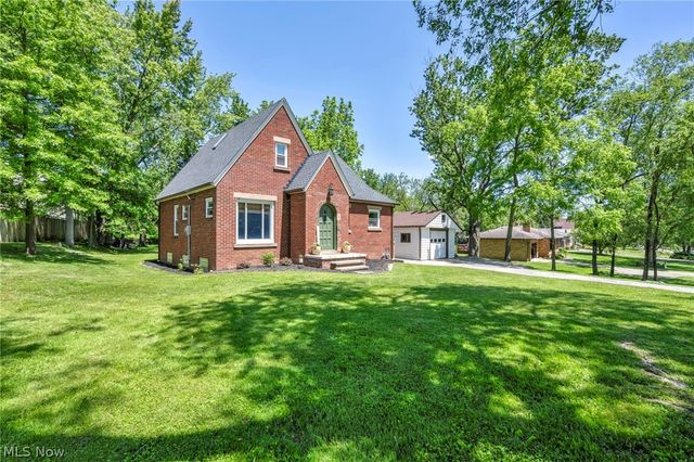 2834 W Wallings Road, Broadview Heights, OH 44147