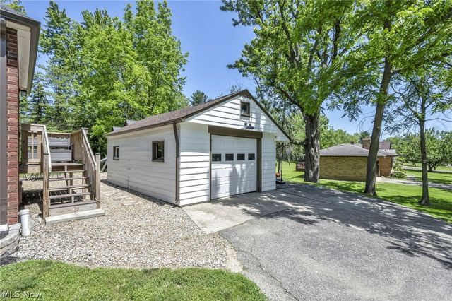 2834 W Wallings Road, Broadview Heights, OH 44147
