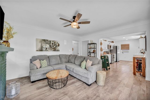2834 W Wallings Road, Broadview Heights, OH 44147