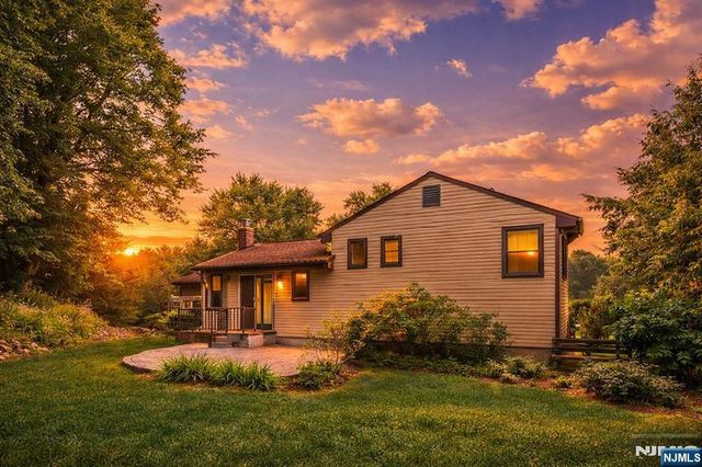 92 Arbor Drive, Ho-ho-kus, NJ 07423