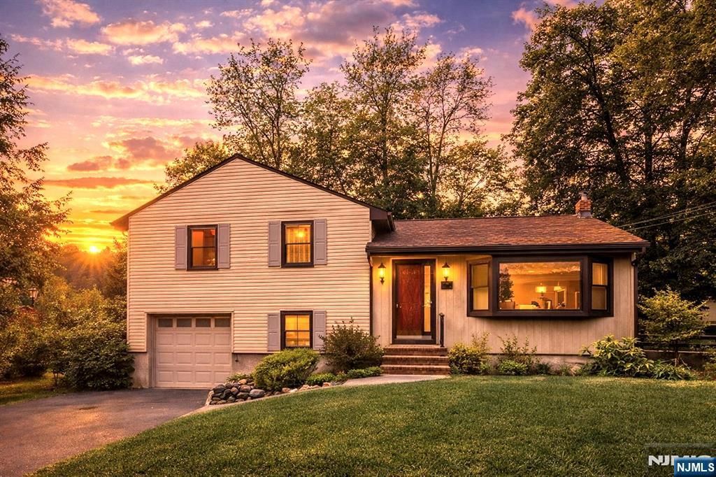 92 Arbor Drive, Ho-ho-kus, NJ 07423