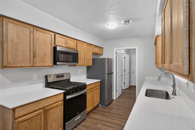 2401 N Jill Circle, Springdale, AR 72762