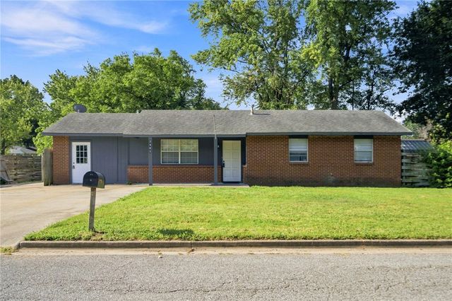 2401 N Jill Circle, Springdale, AR 72762