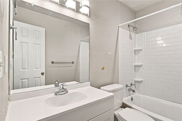 2401 N Jill Circle, Springdale, AR 72762