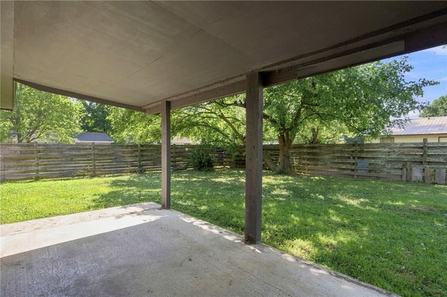 2401 N Jill Circle, Springdale, AR 72762