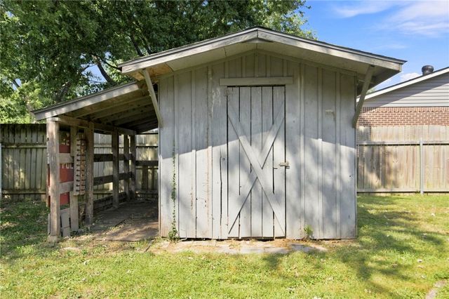 2401 N Jill Circle, Springdale, AR 72762