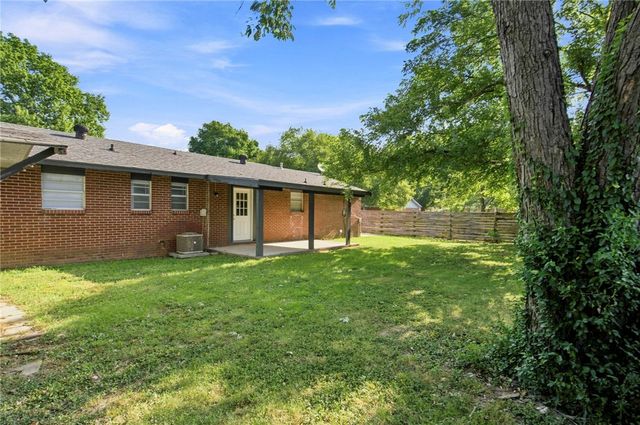 2401 N Jill Circle, Springdale, AR 72762