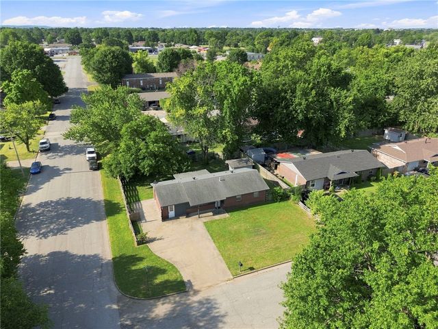 2401 N Jill Circle, Springdale, AR 72762