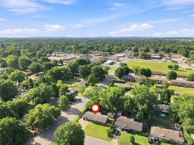 2401 N Jill Circle, Springdale, AR 72762