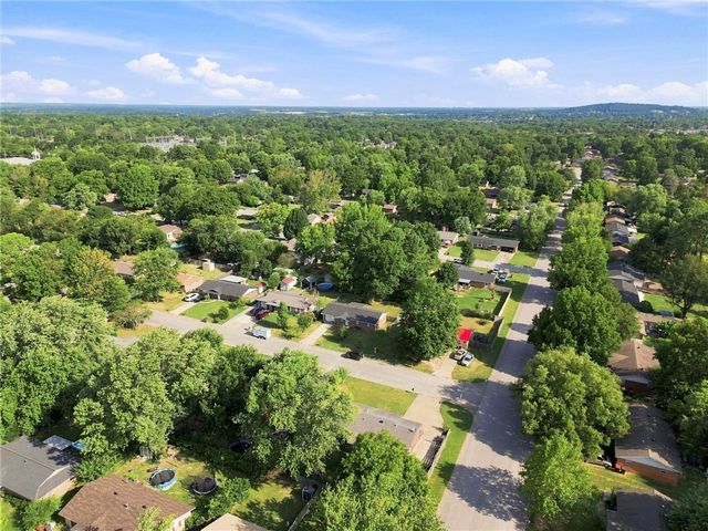 2401 N Jill Circle, Springdale, AR 72762