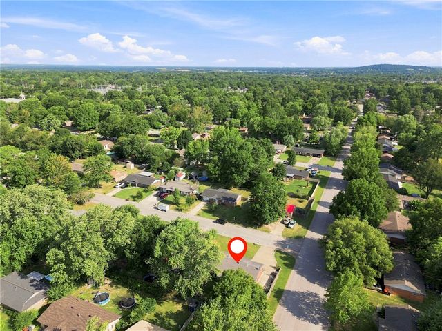 2401 N Jill Circle, Springdale, AR 72762