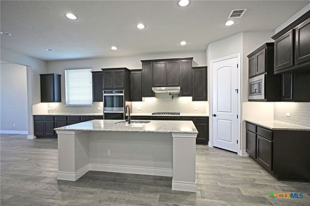 588 Vale Court, New Braunfels, TX 78132