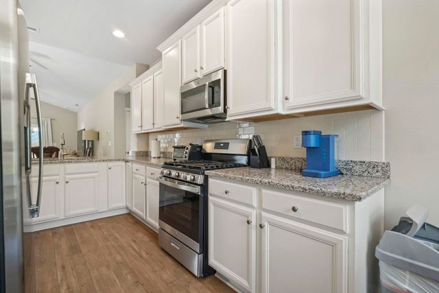 912 Hillside Dr., North Myrtle Beach, SC 29582