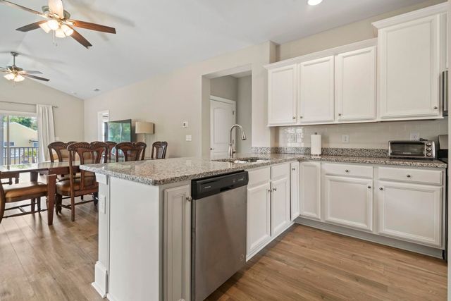 912 Hillside Dr., North Myrtle Beach, SC 29582