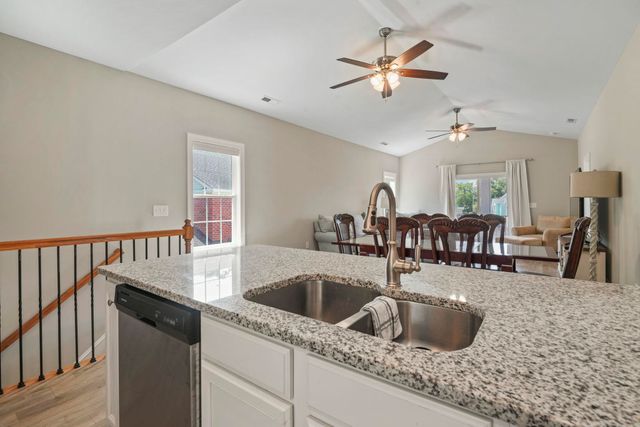 912 Hillside Dr., North Myrtle Beach, SC 29582