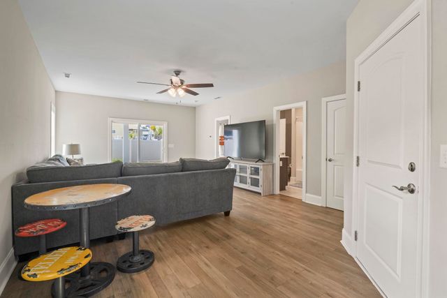 912 Hillside Dr., North Myrtle Beach, SC 29582