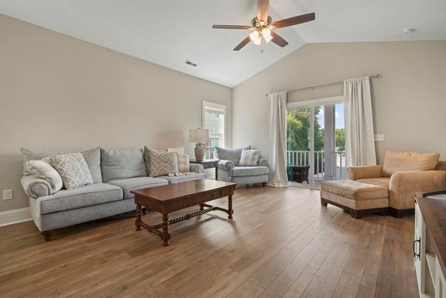 912 Hillside Dr., North Myrtle Beach, SC 29582