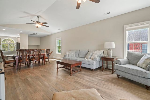 912 Hillside Dr., North Myrtle Beach, SC 29582