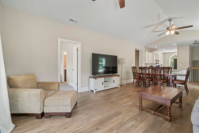 912 Hillside Dr., North Myrtle Beach, SC 29582