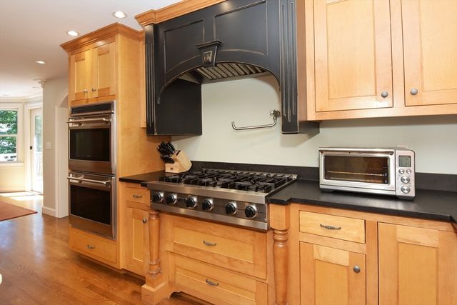 21 Foxwood Cove, Holliston, MA 01746