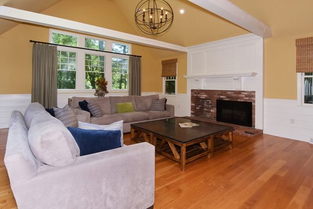 21 Foxwood Cove, Holliston, MA 01746