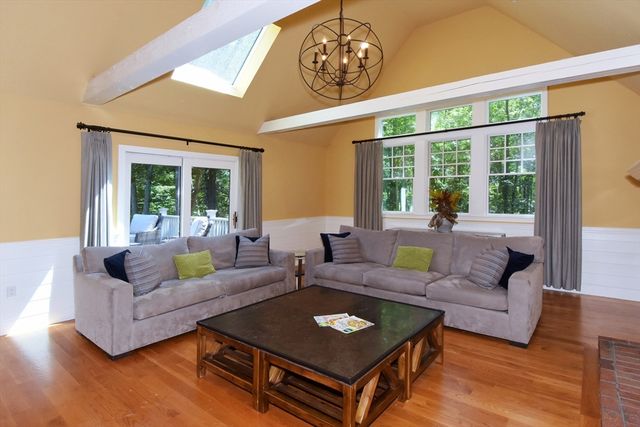 21 Foxwood Cove, Holliston, MA 01746