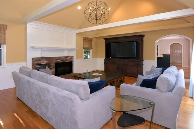 21 Foxwood Cove, Holliston, MA 01746