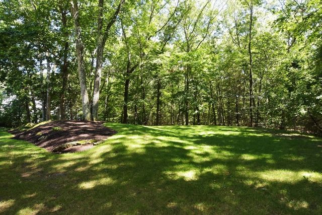 21 Foxwood Cove, Holliston, MA 01746