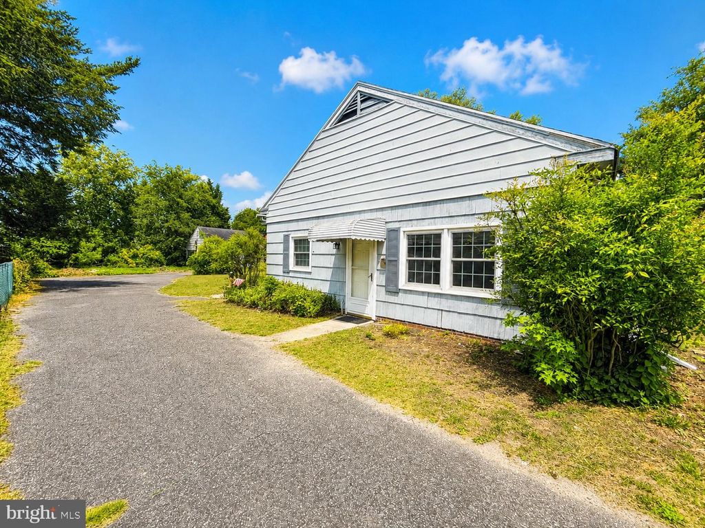 Image 4 of property listing at 304 WYMAN DR, Salisbury, MD 21804