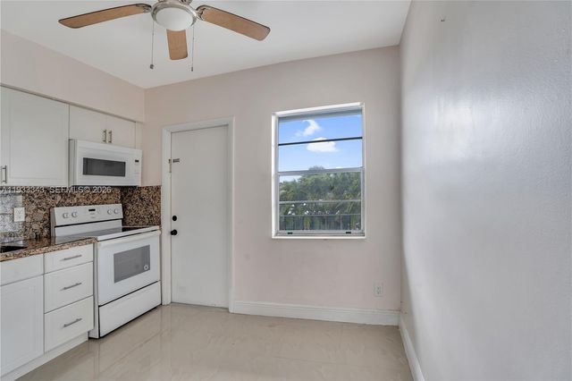 7401 Pines Boulevard 221, Pembroke Pines, FL 33024