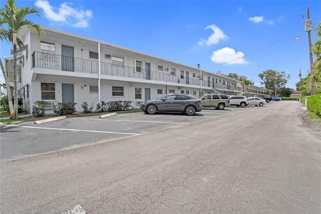 7401 Pines Boulevard 221, Pembroke Pines, FL 33024