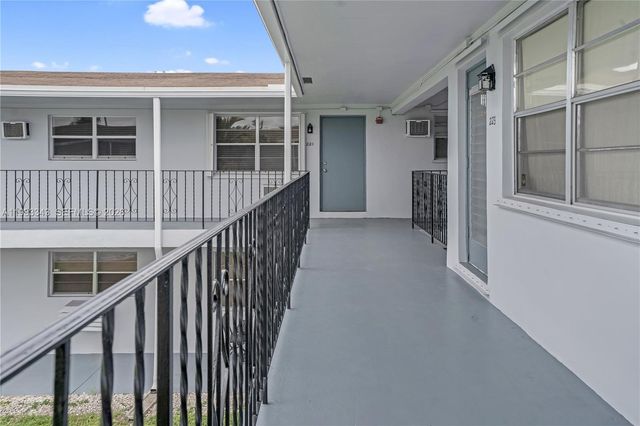 7401 Pines Boulevard 221, Pembroke Pines, FL 33024