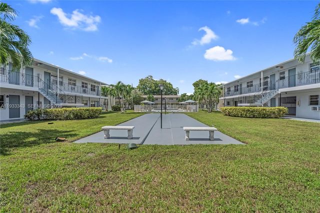 7401 Pines Boulevard 221, Pembroke Pines, FL 33024
