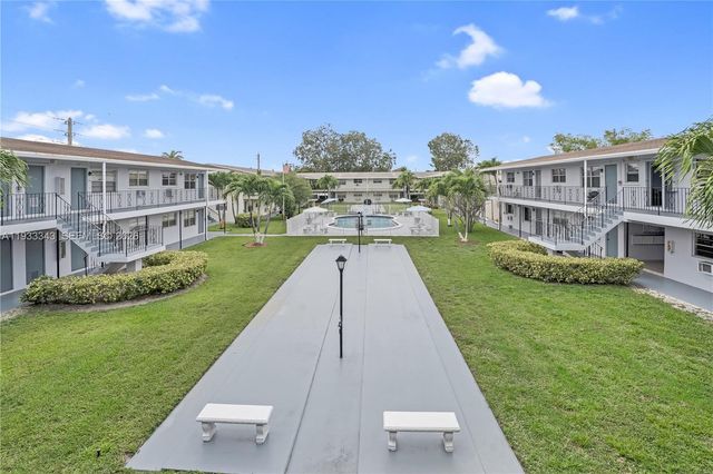 7401 Pines Boulevard 221, Pembroke Pines, FL 33024