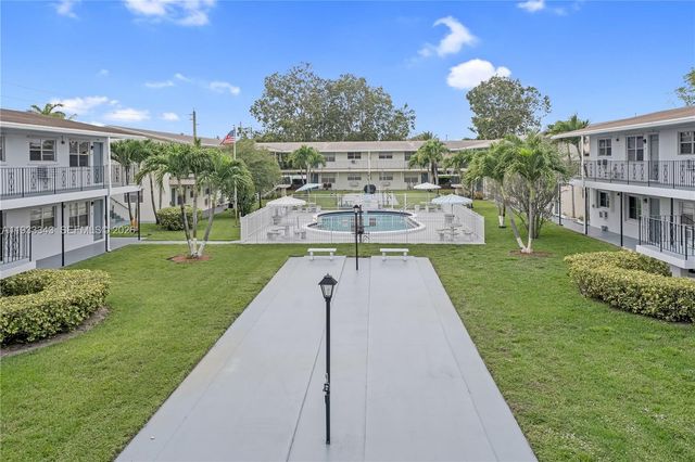 7401 Pines Boulevard 221, Pembroke Pines, FL 33024