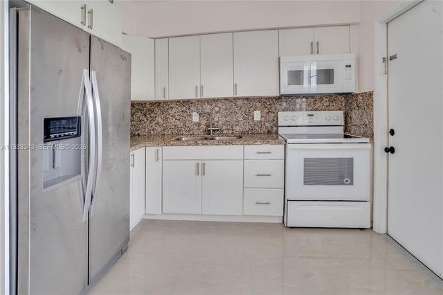 7401 Pines Boulevard 221, Pembroke Pines, FL 33024