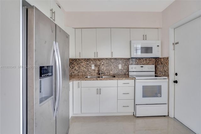 7401 Pines Boulevard 221, Pembroke Pines, FL 33024