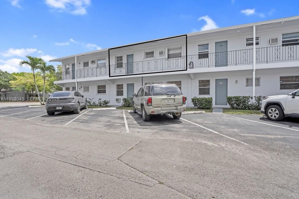 7401 Pines Boulevard 221, Pembroke Pines, FL 33024