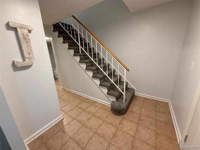 2769 Renshaw Drive, Troy, MI 48085