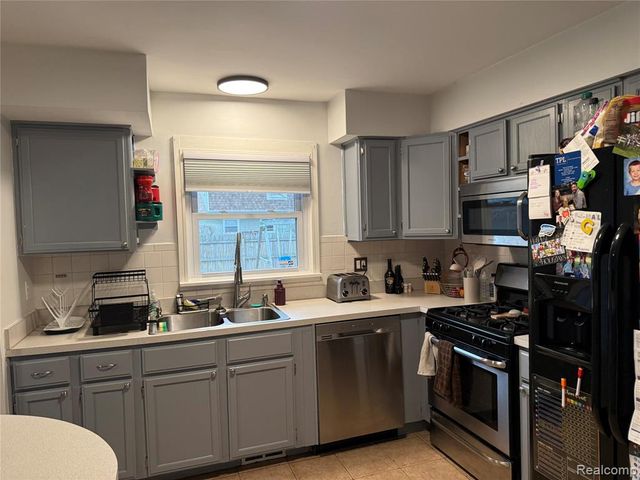 2769 Renshaw Drive, Troy, MI 48085