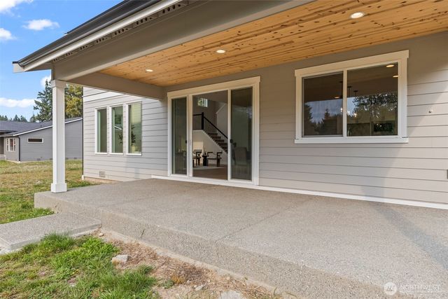 1617 Lockridge Loop E, Enumclaw, WA 98022