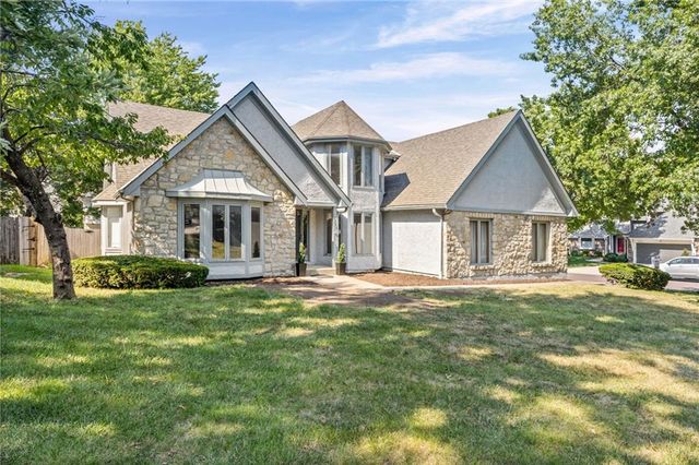 10546 Westgate Street, Overland Park, KS 66215