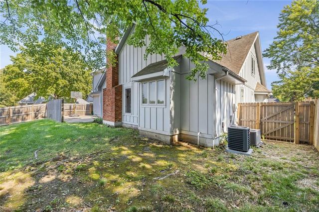 10546 Westgate Street, Overland Park, KS 66215
