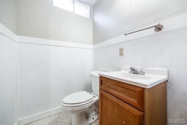 220 Anderson Ln, Belleville, IL 62221