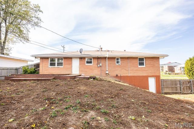 220 Anderson Ln, Belleville, IL 62221