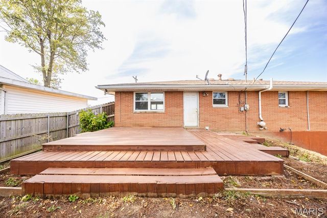 220 Anderson Ln, Belleville, IL 62221