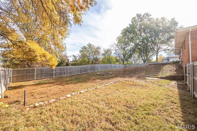 220 Anderson Ln, Belleville, IL 62221