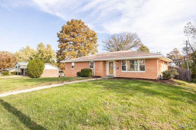 220 Anderson Ln, Belleville, IL 62221