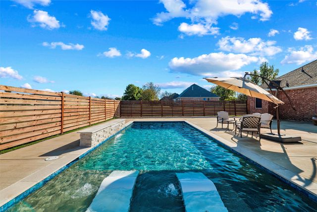 1305 E Highland Road, Waxahachie, TX 75167